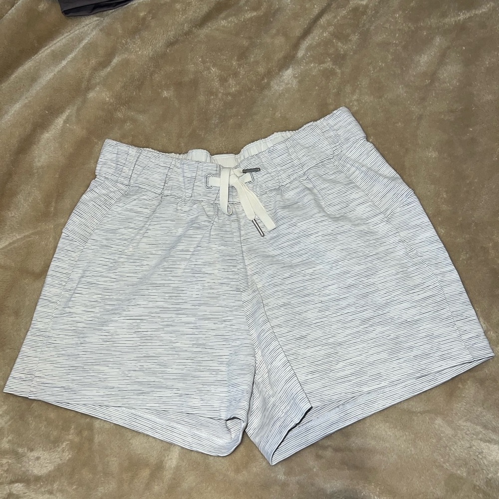 Lululemon lux streams stretch short